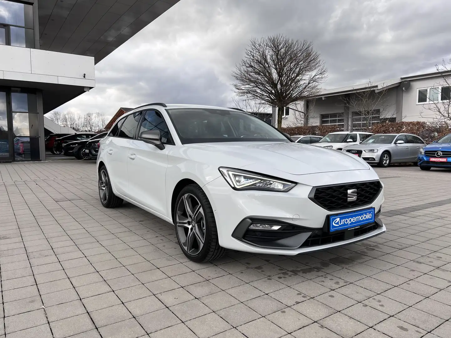 SEAT Leon Sportstourer FR (D3) XL 1.5 eTSI 150 DSG|NAV.10... Weiß - 1