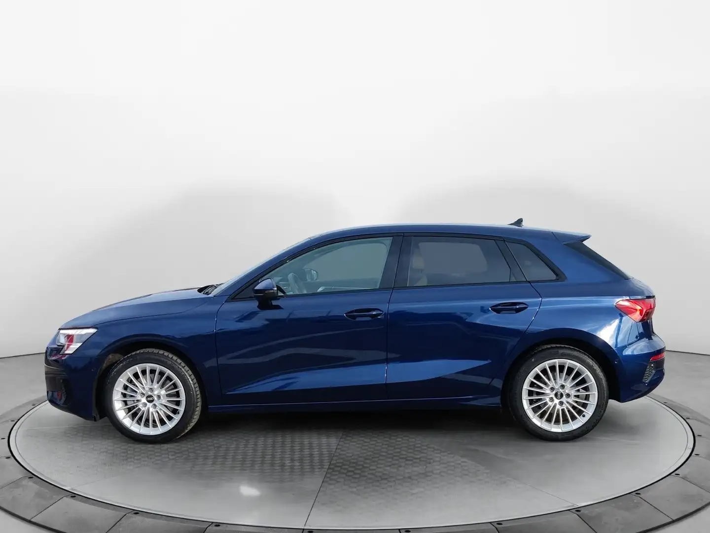 Audi A3 40 TDI q. S-Tronic advanced, Matrix Blau - 2