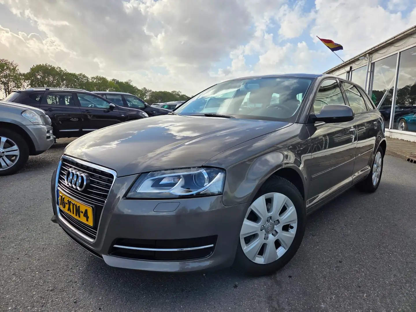 Audi A3 Sportback 1.6 TDI S-LINE NAVI FACELIFT! 2012 Grau - 2