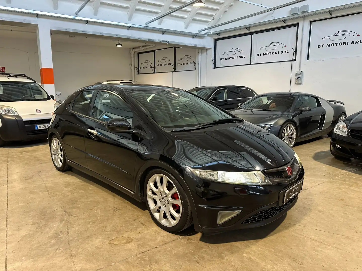 Honda Civic 1.8 i-VTEC 5p. Exec. LH i-P i-Sh Nero - 1
