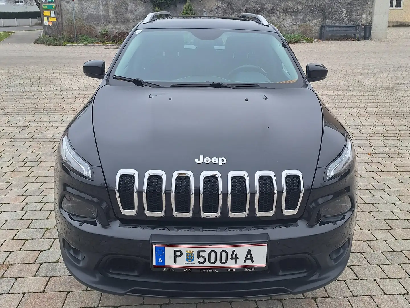Jeep Cherokee Cherokee 2,2 MultiJet II AWD Longitude Business Schwarz - 1