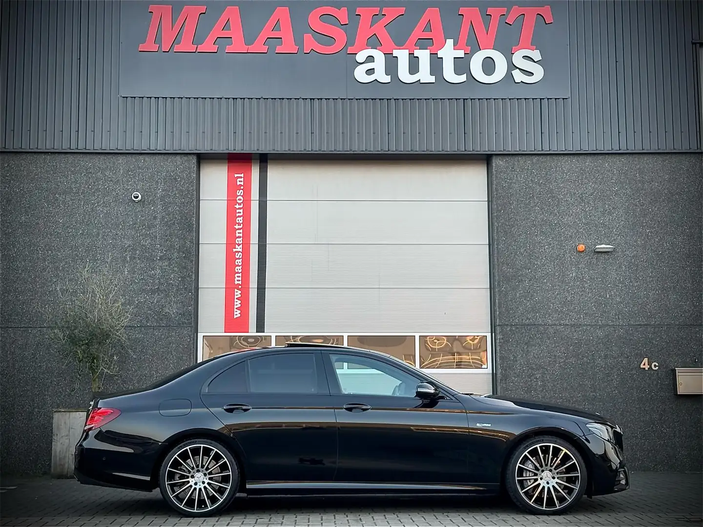 Mercedes-Benz E 43 AMG E43 4MATIC / Pano groot / Adaptive cruise / Hud / Fekete - 1