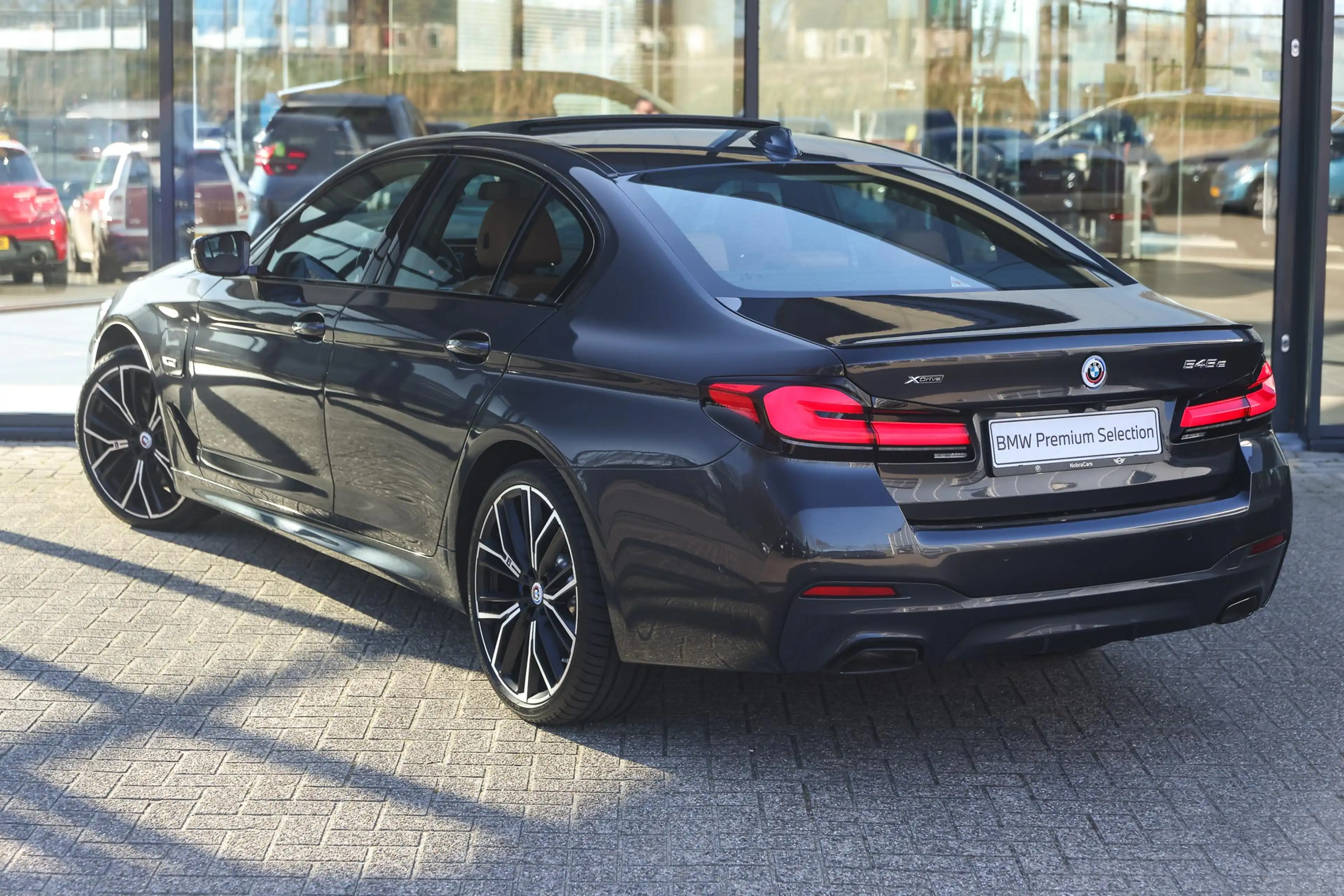 BMW 545 5 Serie 545e xDrive M Sport Automaat / Sportstoele — photo 2
