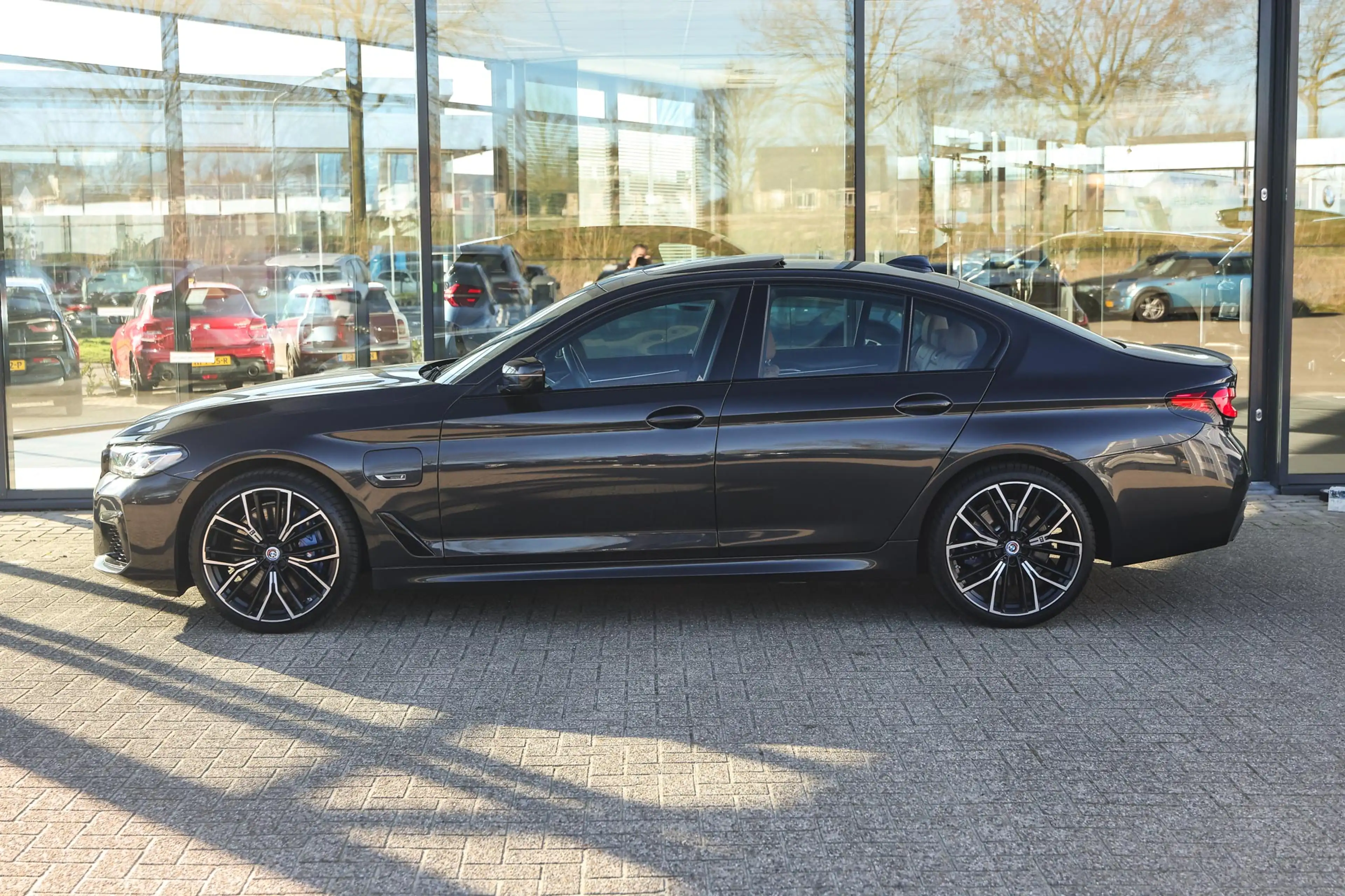 BMW 545 5 Serie 545e xDrive M Sport Automaat / Sportstoele — photo 8