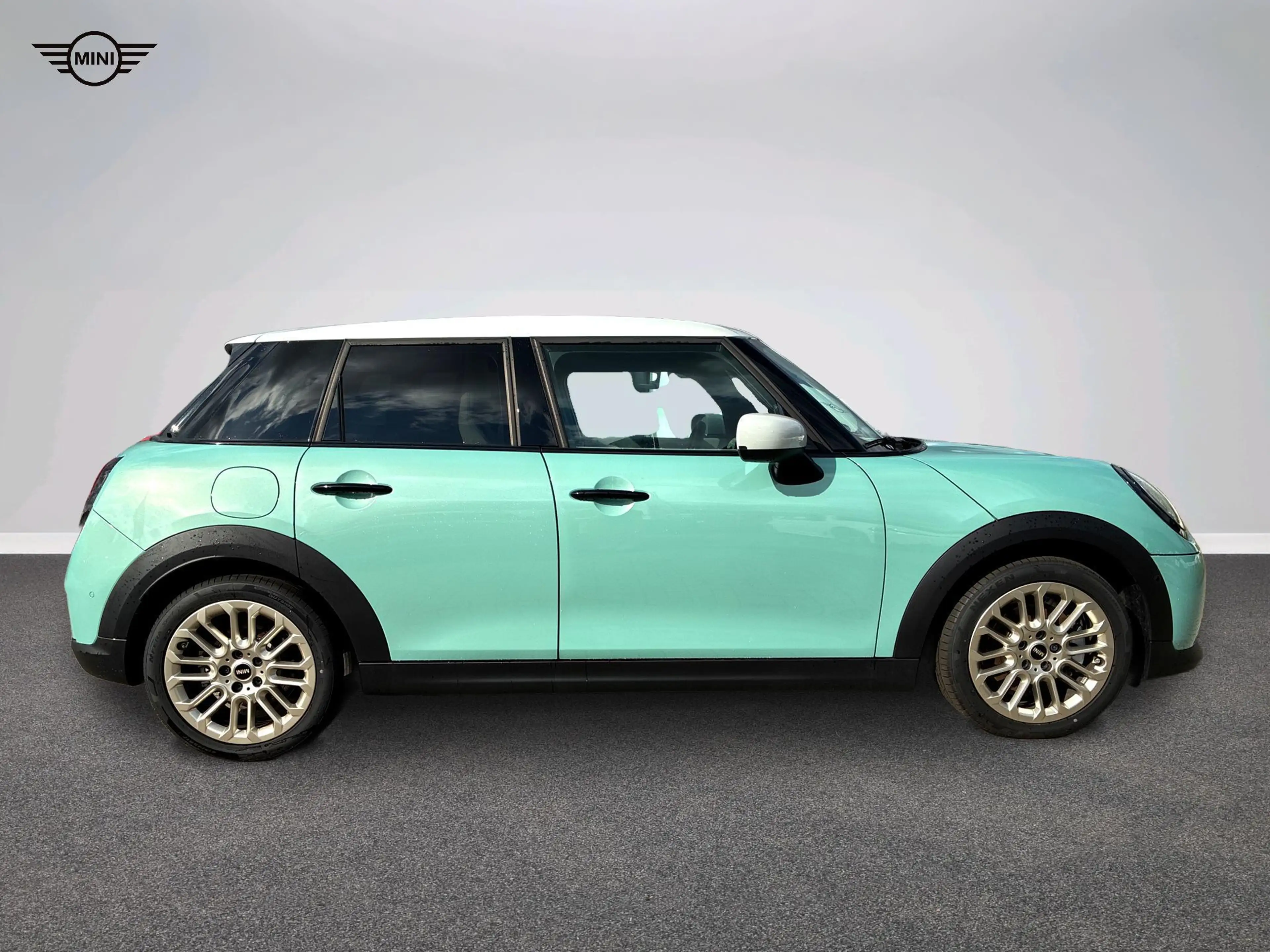 MINI Cooper C Favoured Trim — photo 2