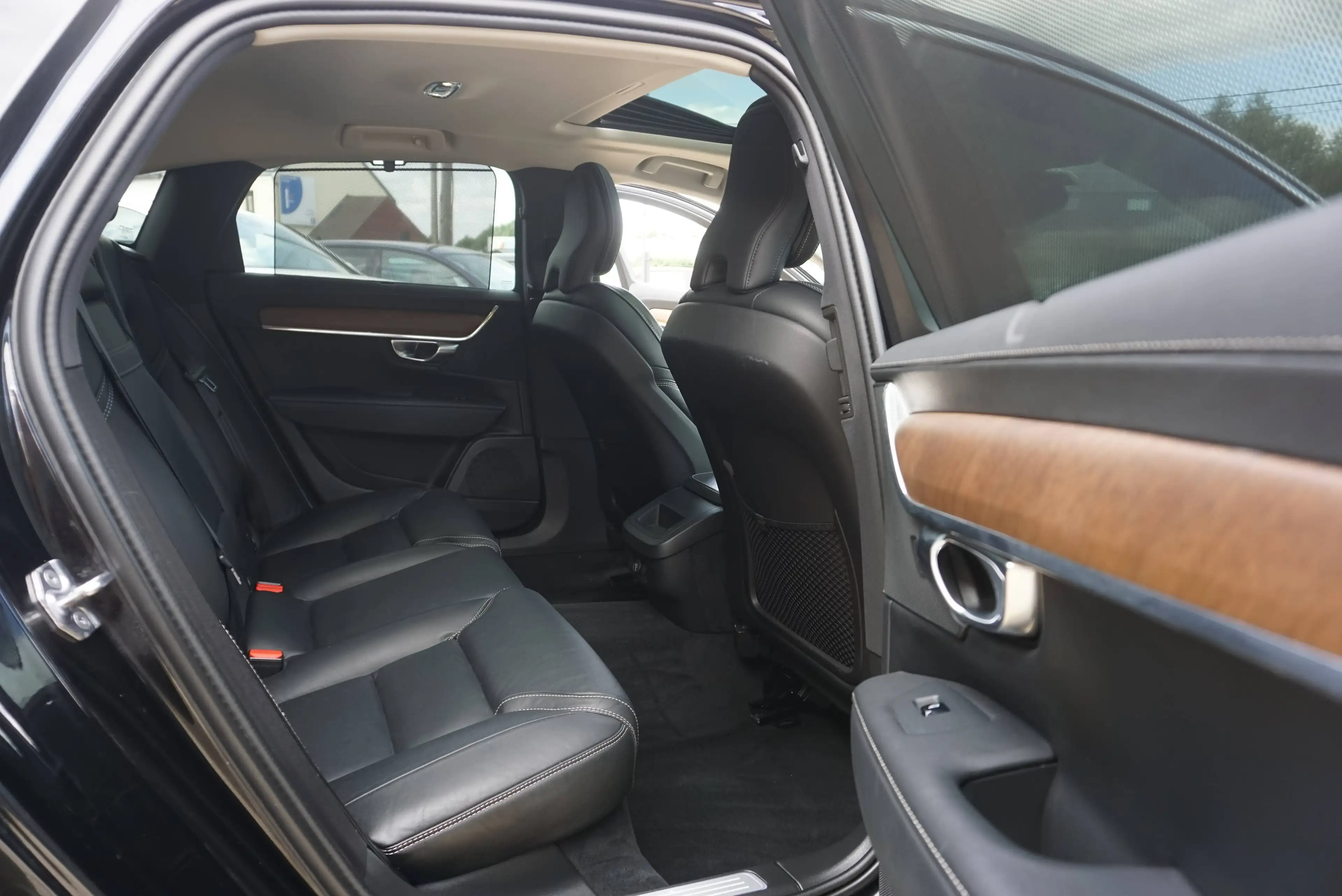 Volvo S90 2.0 T4 Inscription AUTO / COCKPIT / LED / NAVI / CARNET / TOIT OUVRANT — photo 11