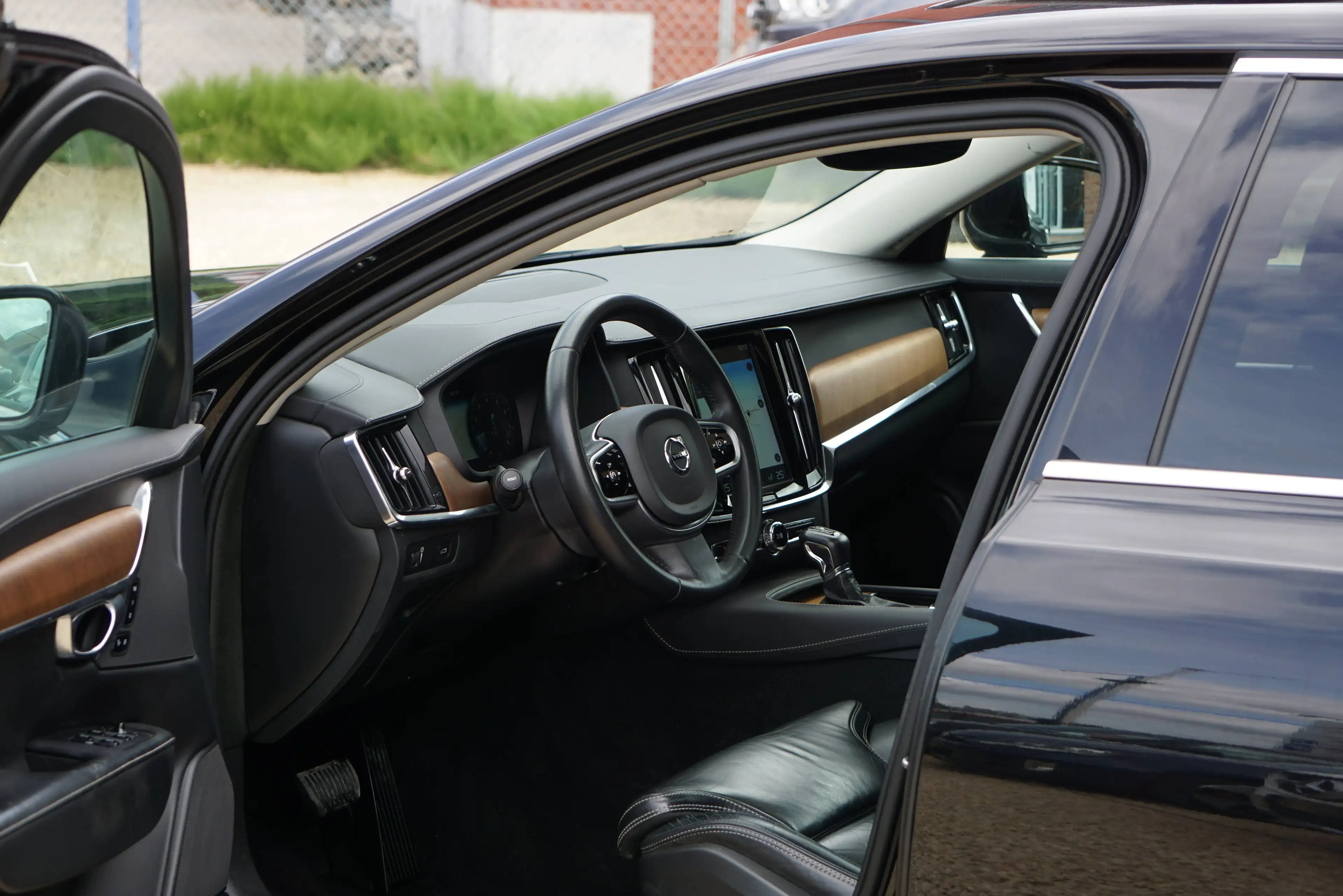 Volvo S90 2.0 T4 Inscription AUTO / COCKPIT / LED / NAVI / CARNET / TOIT OUVRANT — photo 8