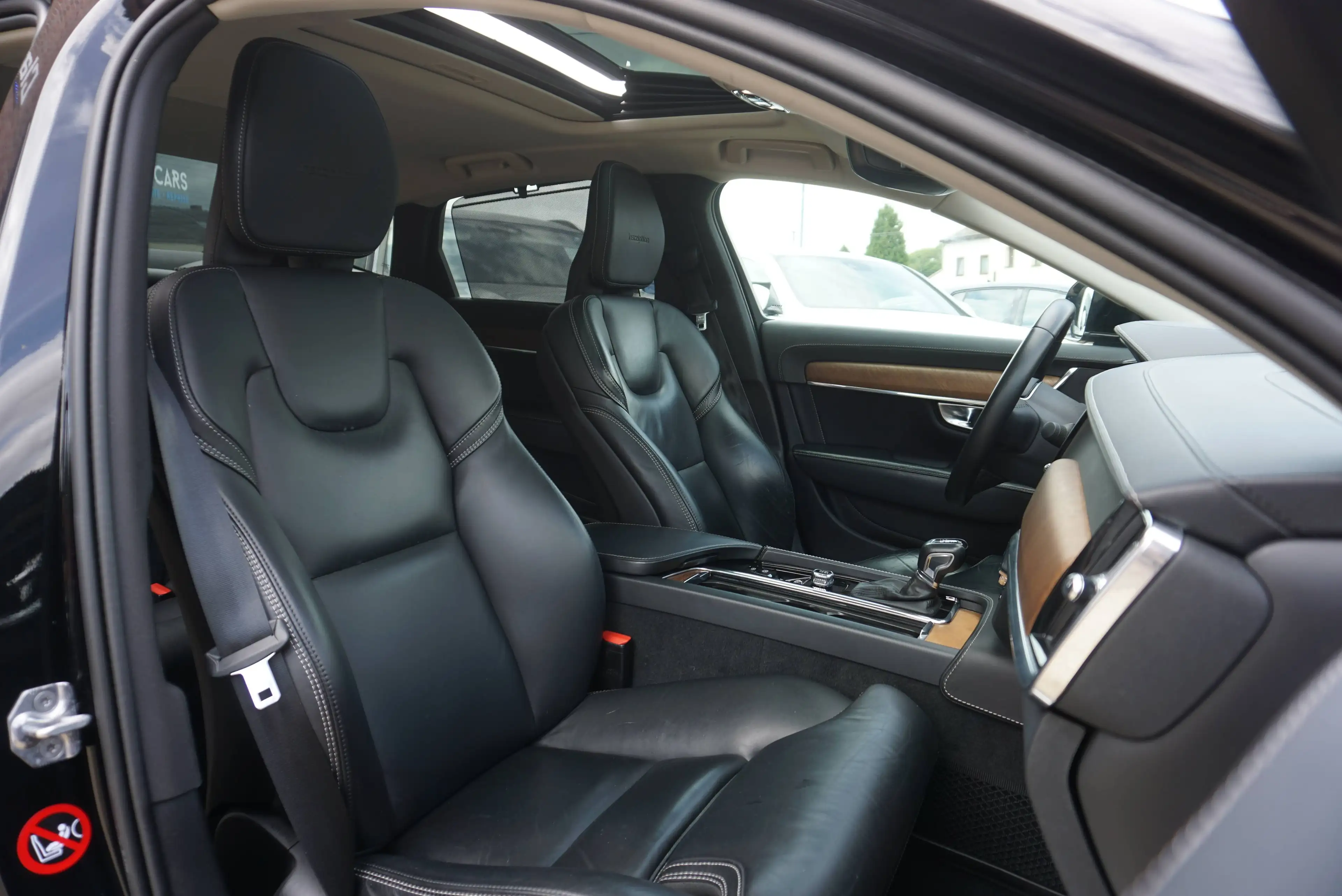 Volvo S90 2.0 T4 Inscription AUTO / COCKPIT / LED / NAVI / CARNET / TOIT OUVRANT — photo 15