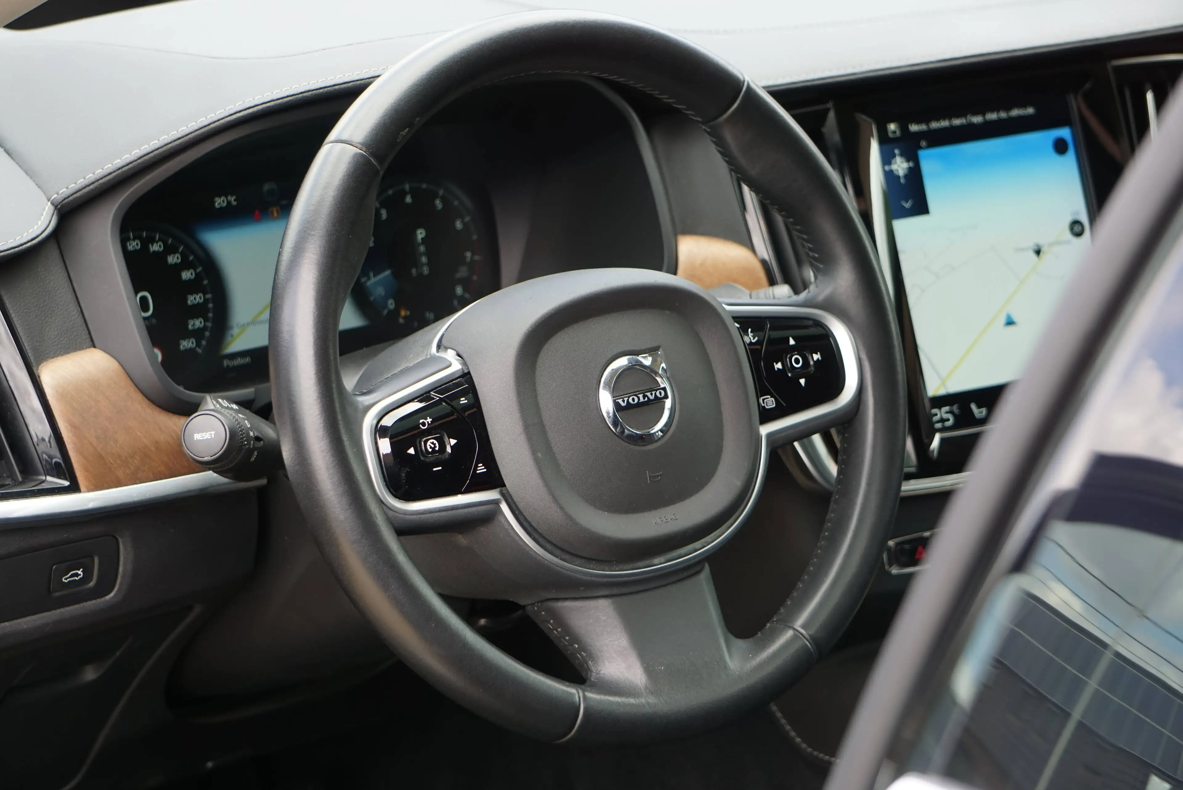 Volvo S90 2.0 T4 Inscription AUTO / COCKPIT / LED / NAVI / CARNET / TOIT OUVRANT — photo 9