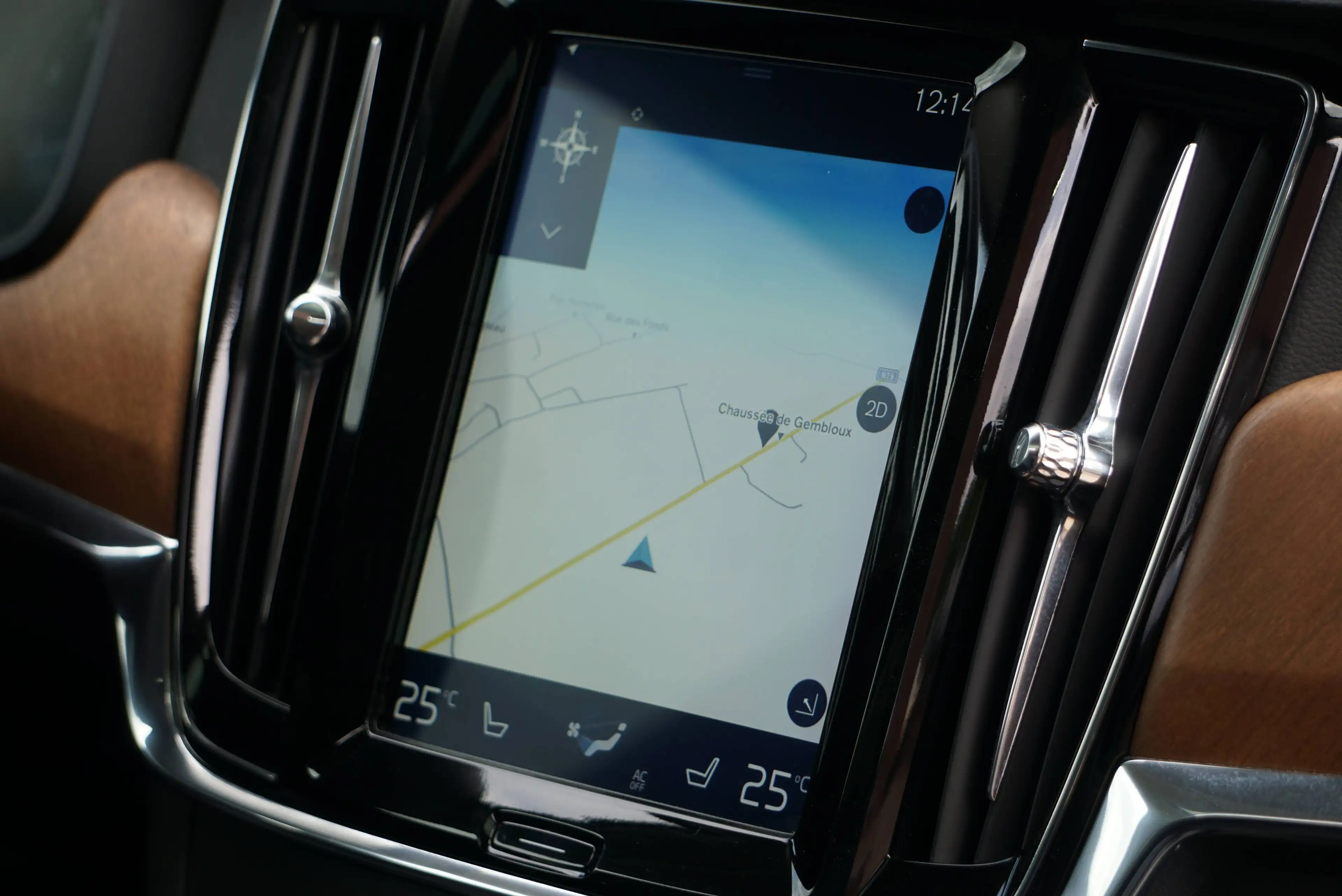 Volvo S90 2.0 T4 Inscription AUTO / COCKPIT / LED / NAVI / CARNET / TOIT OUVRANT — photo 13