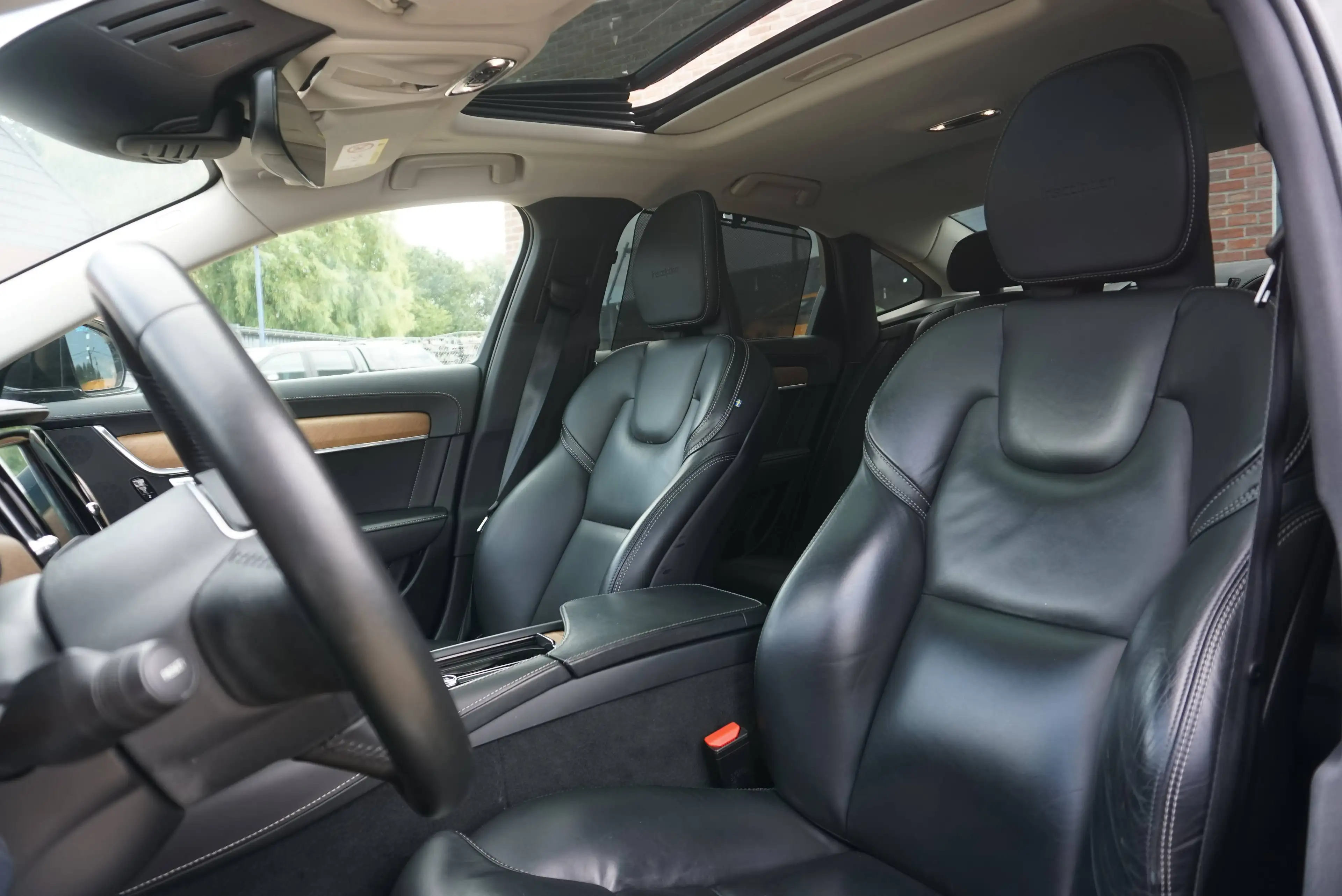 Volvo S90 2.0 T4 Inscription AUTO / COCKPIT / LED / NAVI / CARNET / TOIT OUVRANT — photo 10
