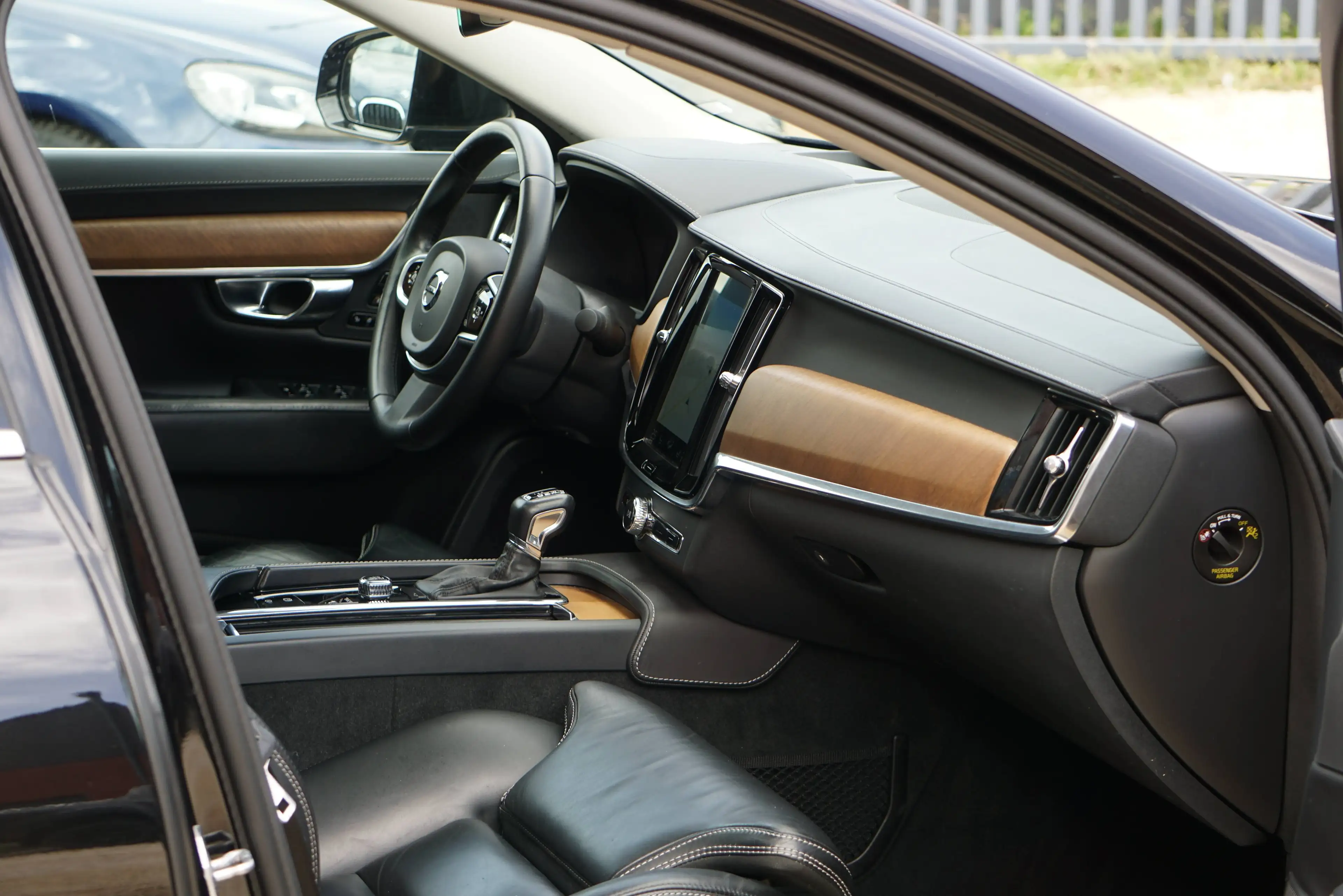 Volvo S90 2.0 T4 Inscription AUTO / COCKPIT / LED / NAVI / CARNET / TOIT OUVRANT — photo 12