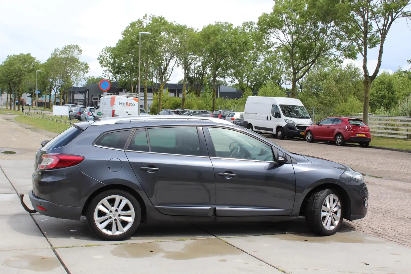 Renault Megane Estate 1.4 TCe BOSE PANO TREKHAAK CLIMA SENSOREN M Zwart - 2