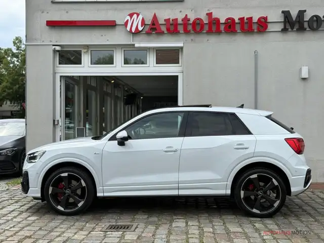 Audi Q2 view 8