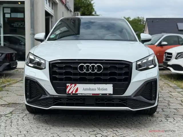 Audi Q2 view 3