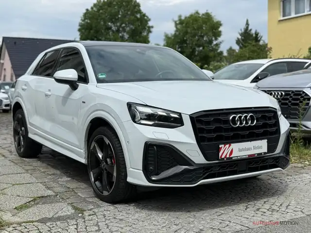 Audi Q2 view 4
