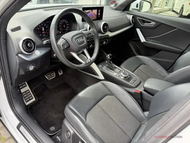 Audi Q2 view 9