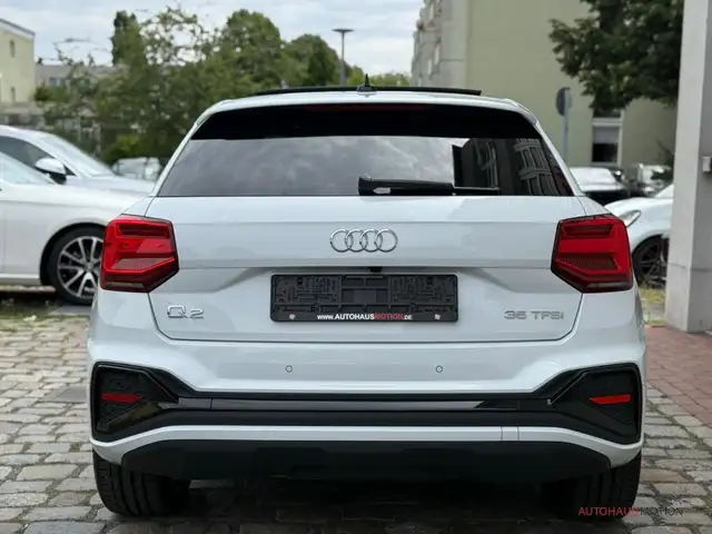 Audi Q2 view 6