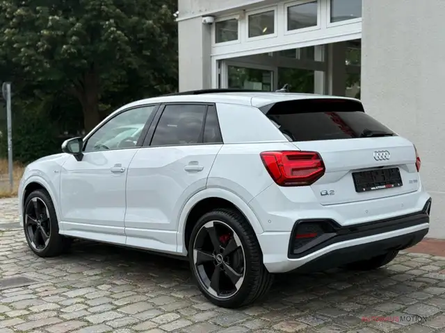 Audi Q2 view 7