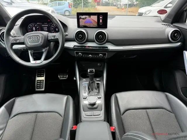 Audi Q2 view 12