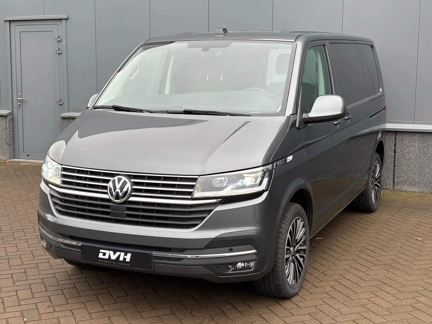 Volkswagen T6.1 Transporter 2.0 TDI L1H1 28 Bulli Gris - 2