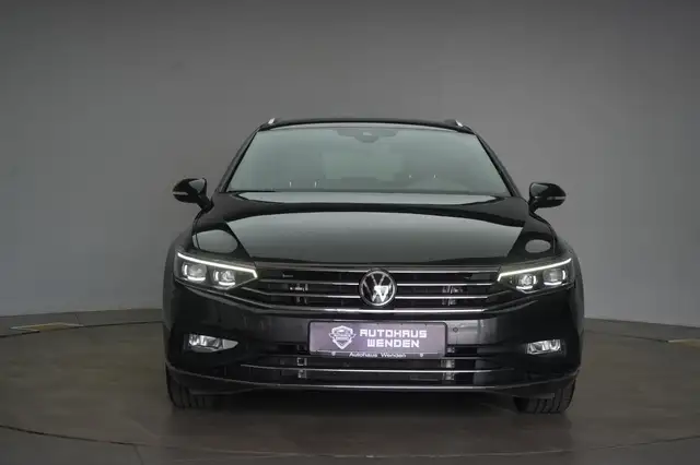 Volkswagen Passat view 2