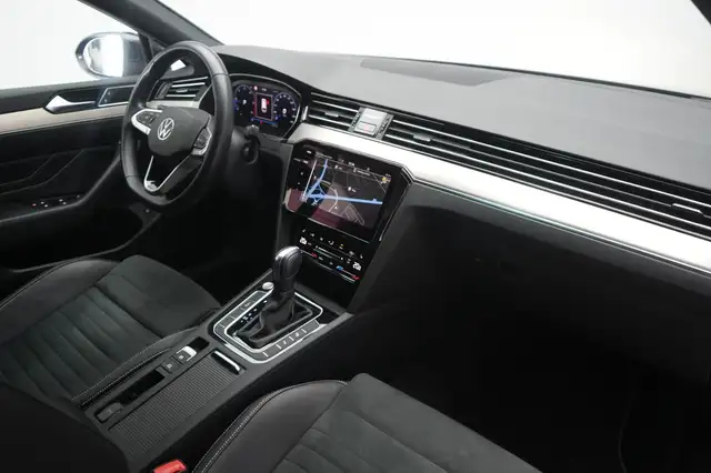Volkswagen Passat view 8