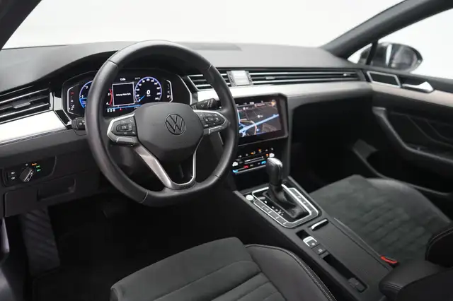 Volkswagen Passat view 14