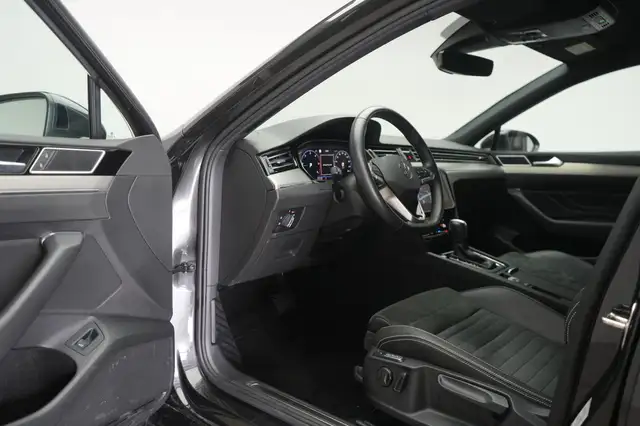 Volkswagen Passat view 13