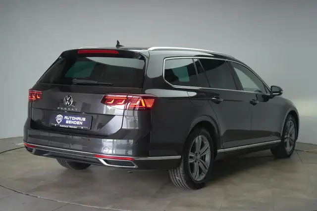 Volkswagen Passat view 4