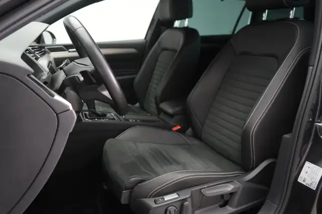 Volkswagen Passat view 12