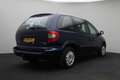 Chrysler Voyager 3.3i V6 SE Luxe 2005 NAP | 7 Persoons | Climate co Blau - thumbnail 3