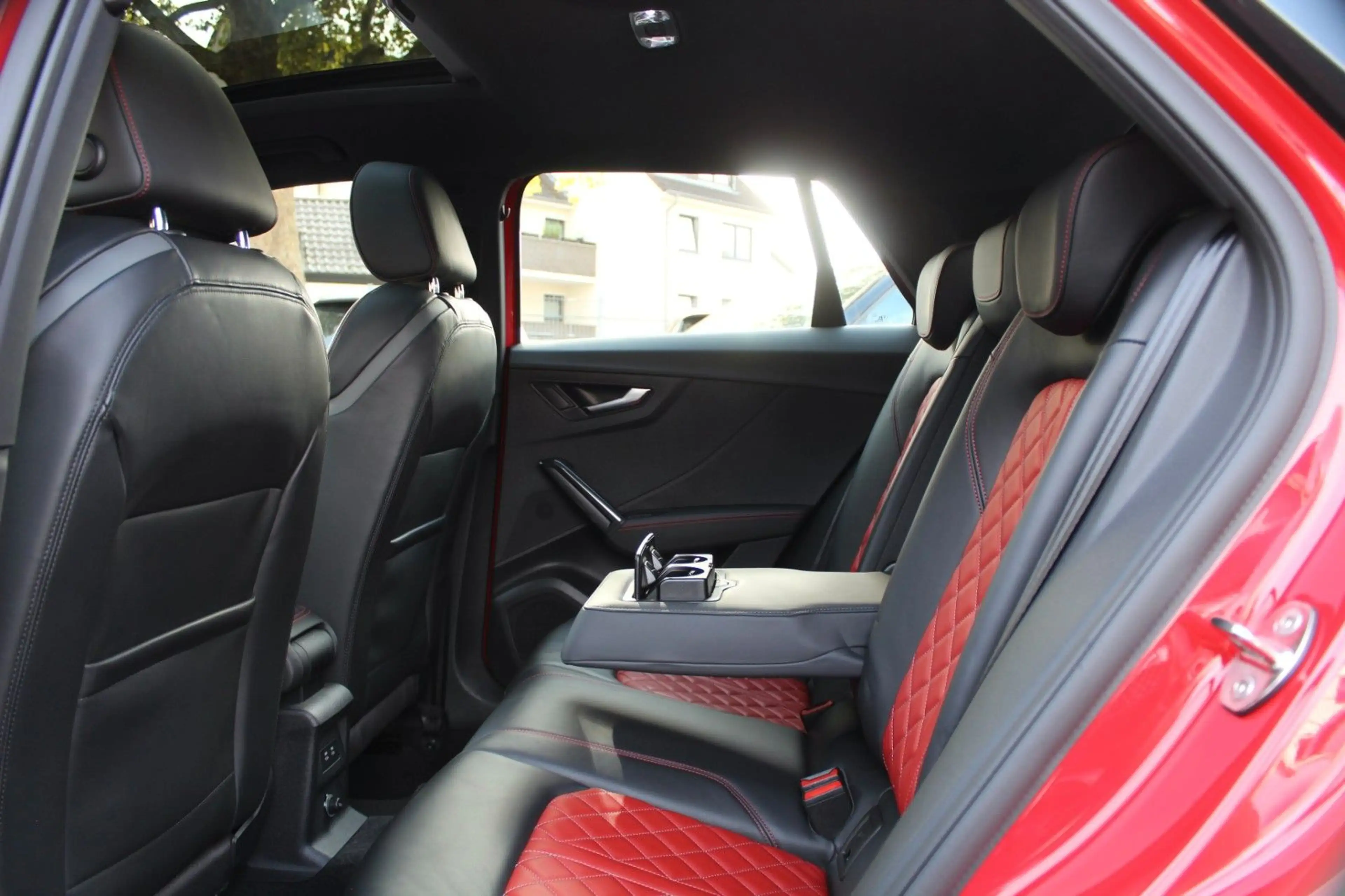 Audi SQ2 qu 1.Hand VoLL! NAPPA RAUTE ACC B&O KAM PANO — photo 12