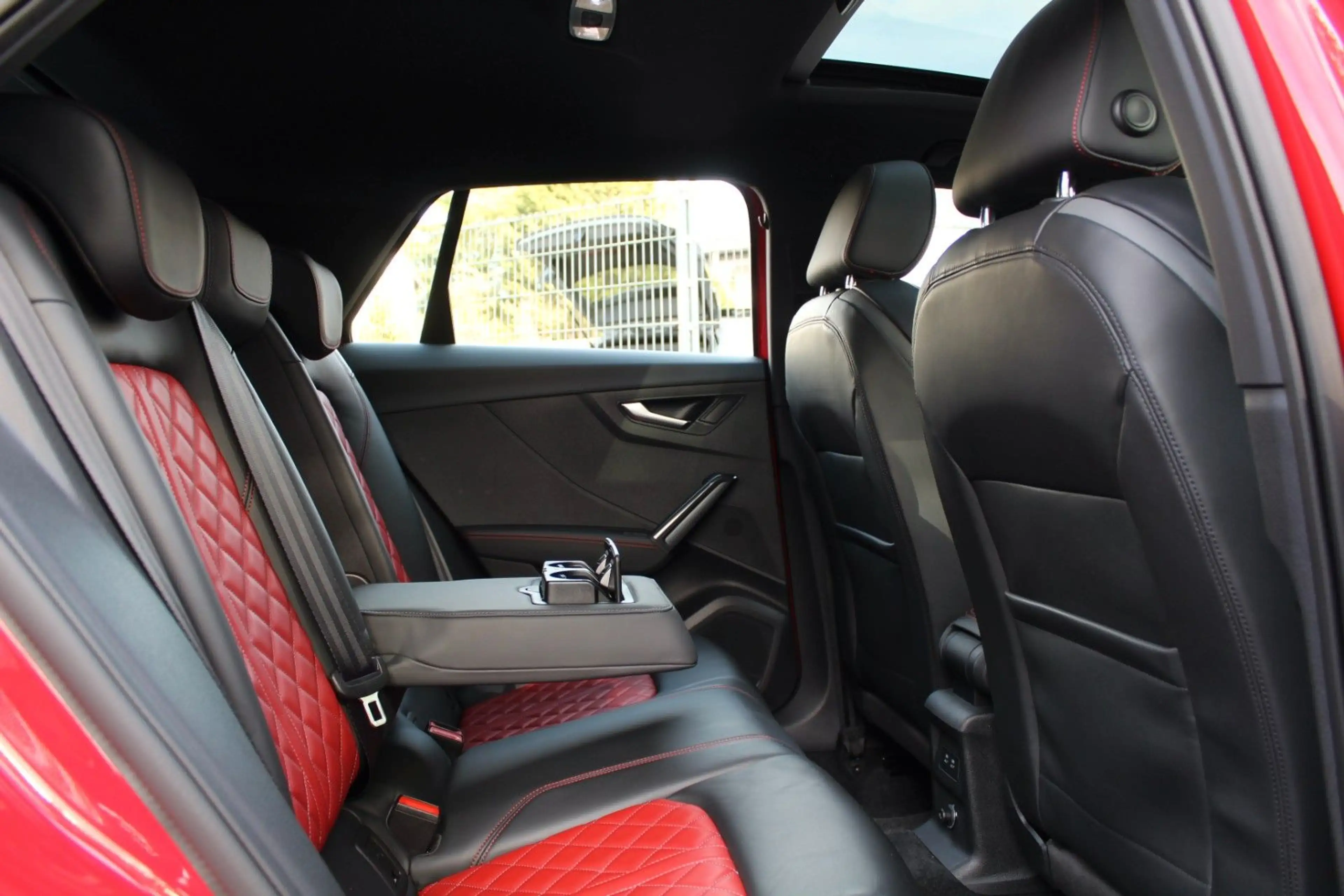 Audi SQ2 qu 1.Hand VoLL! NAPPA RAUTE ACC B&O KAM PANO — photo 9