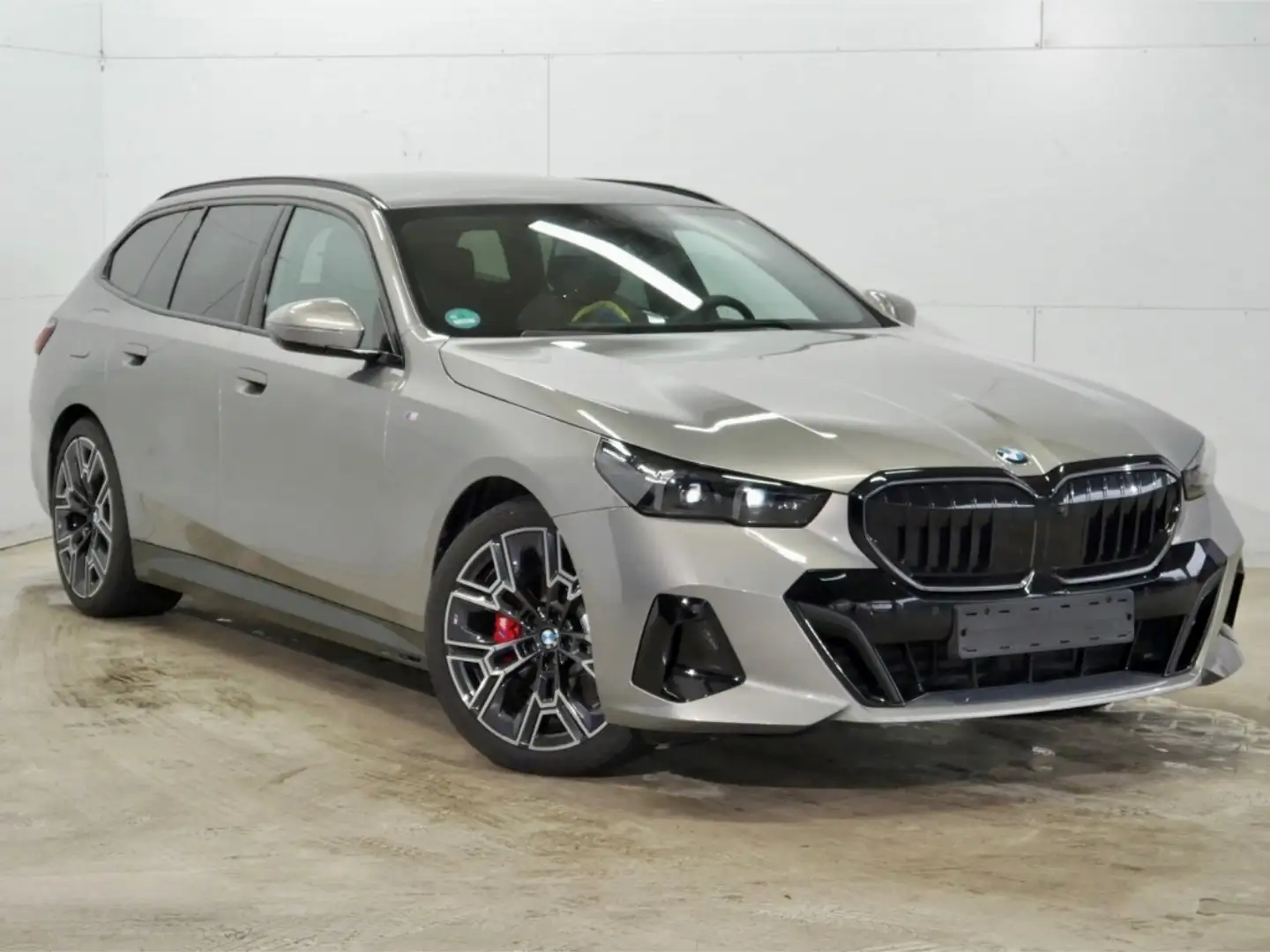 BMW 520 d Tour. M Sport Pro 20'' AHK Pano Iconic H/K Sitzb Grau - 2
