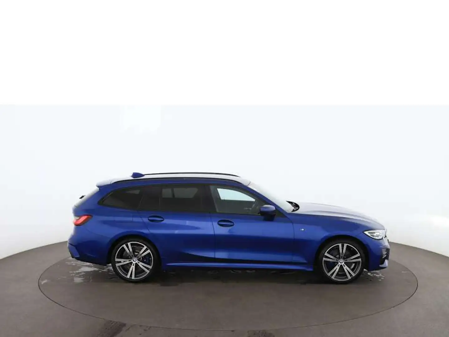 BMW 330 e Touring M-Sport Aut LED AHK RADAR NAVI LEDER Blau - 2