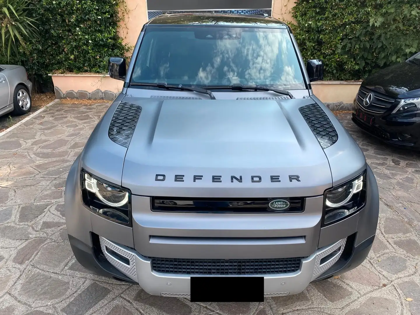 Land Rover Defender 90 HSE D300 Design-Paket Black Grau - 1