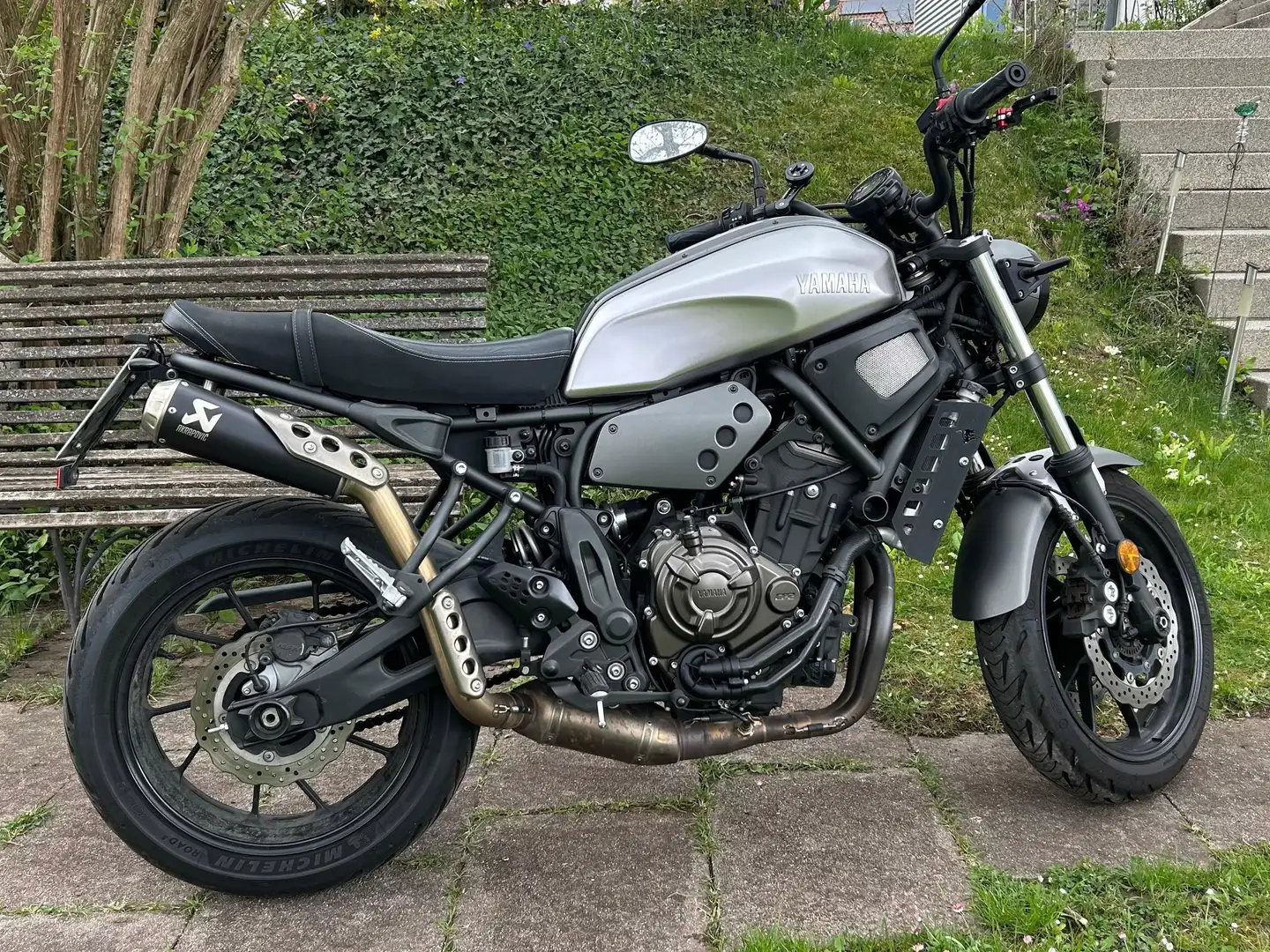 Yamaha XSR 700 Silber - 2