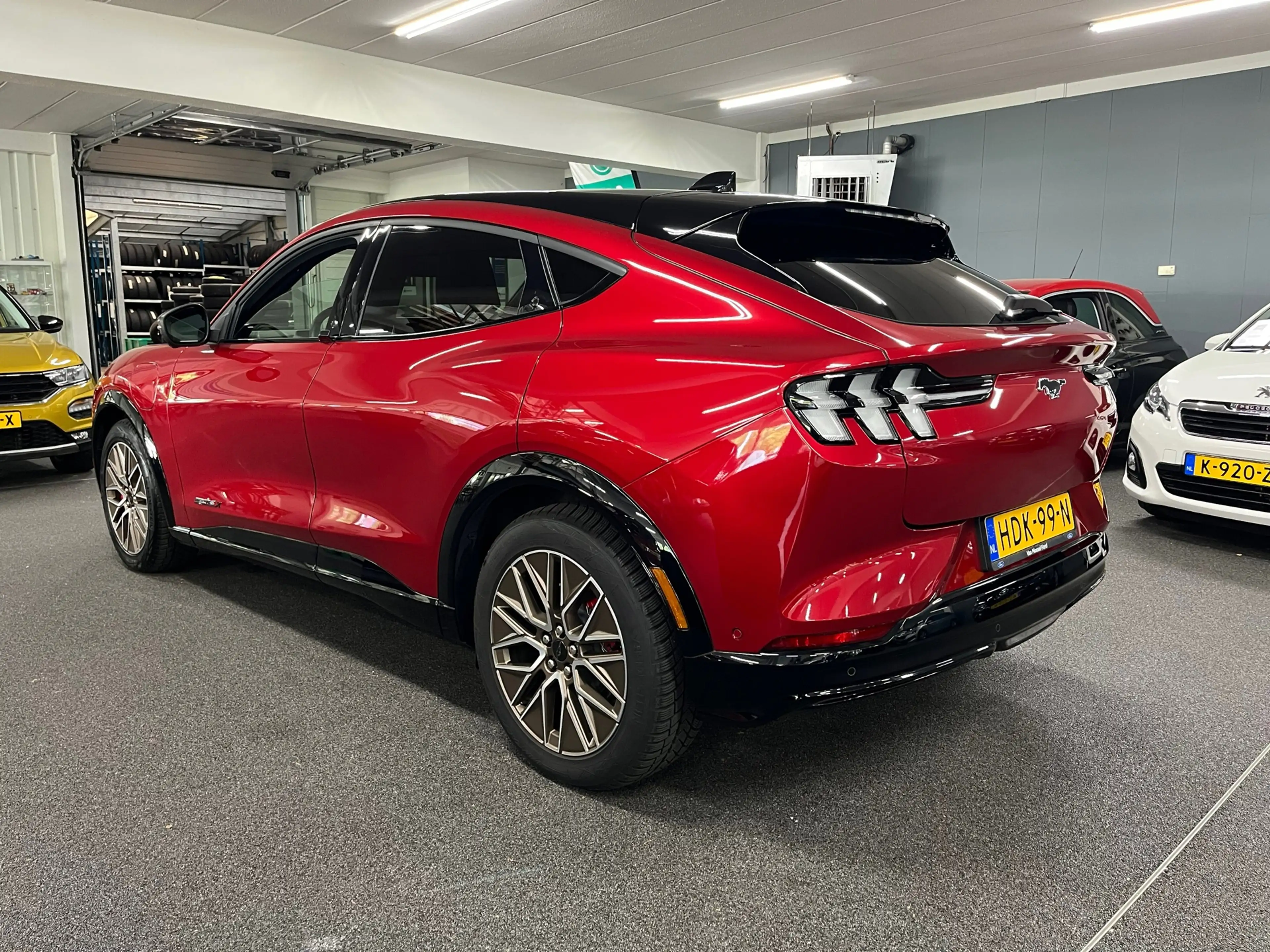 Ford Mustang Mach-E Extended Premium RWD 91 kWh / NL auto / Eerste eig — photo 5