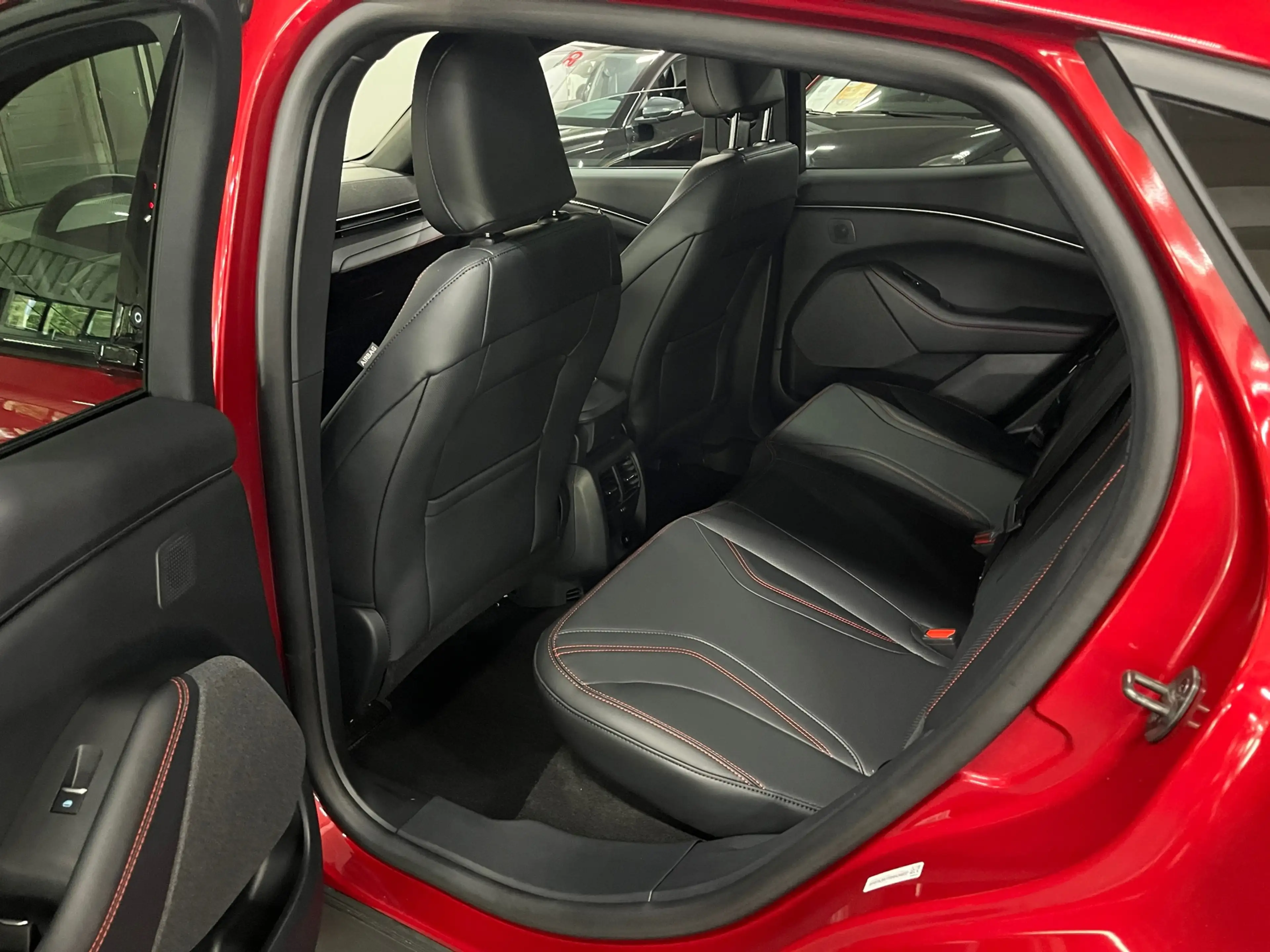 Ford Mustang Mach-E Extended Premium RWD 91 kWh / NL auto / Eerste eig — photo 11