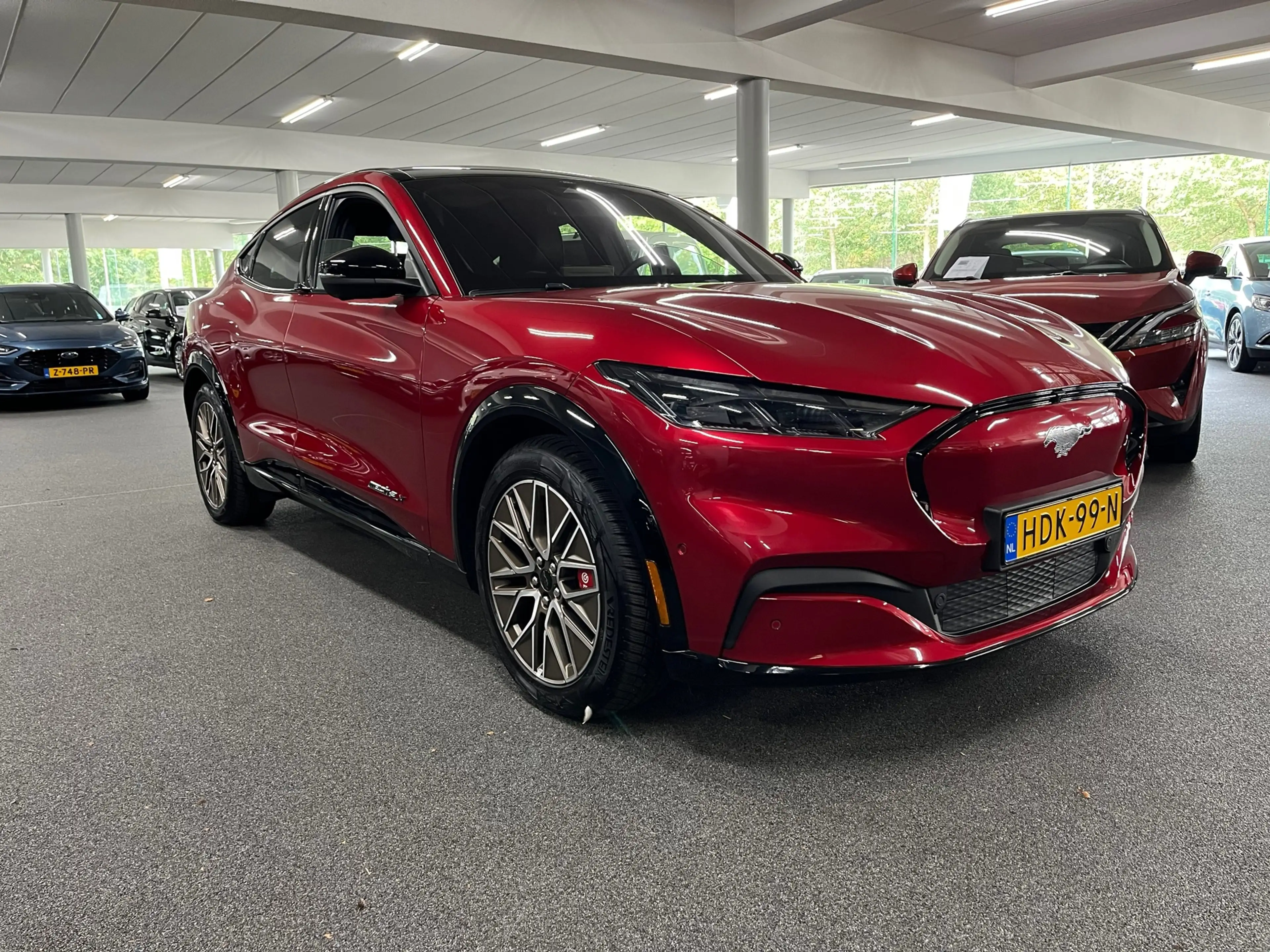 Ford Mustang Mach-E Extended Premium RWD 91 kWh / NL auto / Eerste eig — photo 3