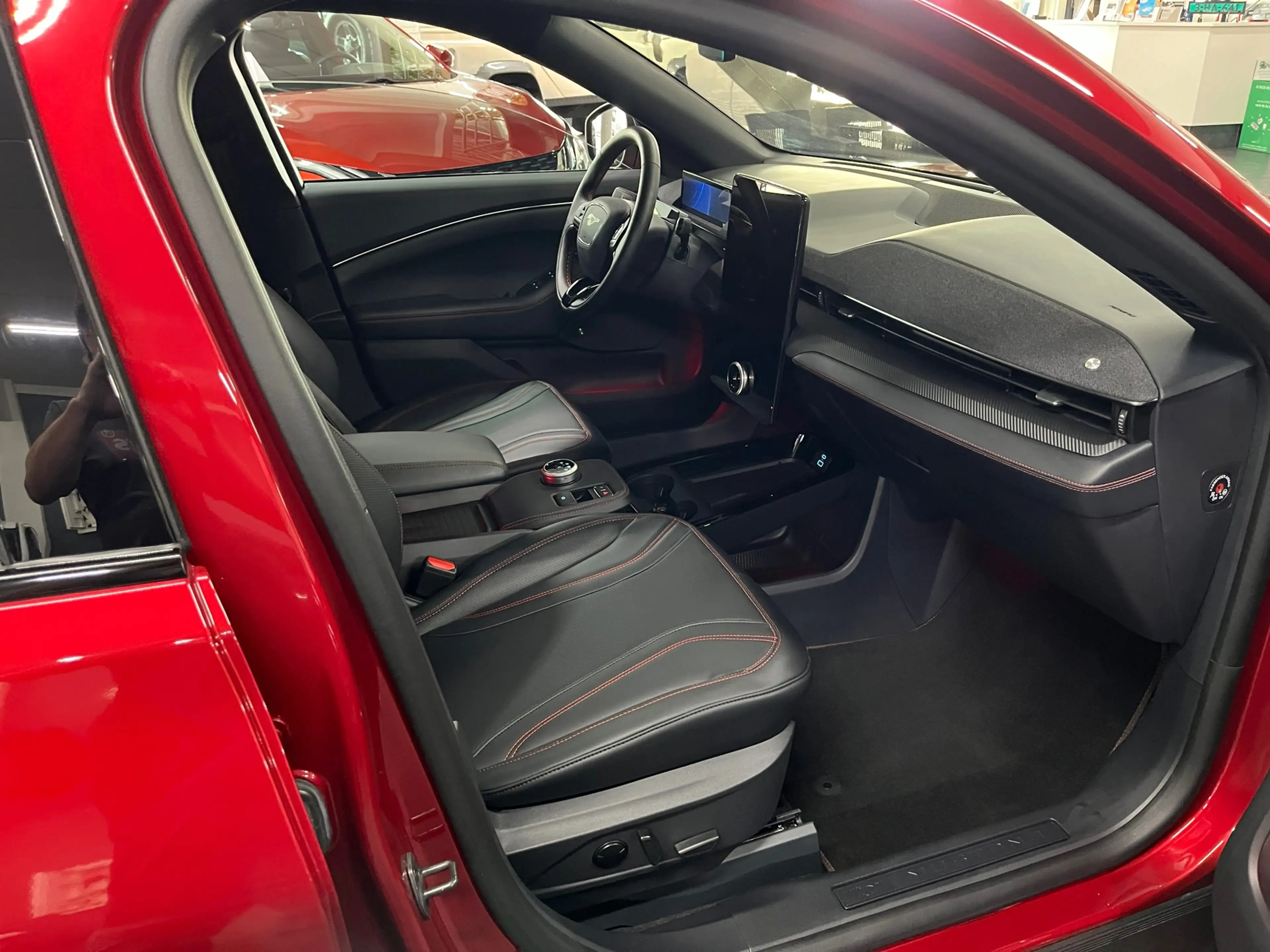 Ford Mustang Mach-E Extended Premium RWD 91 kWh / NL auto / Eerste eig — photo 15