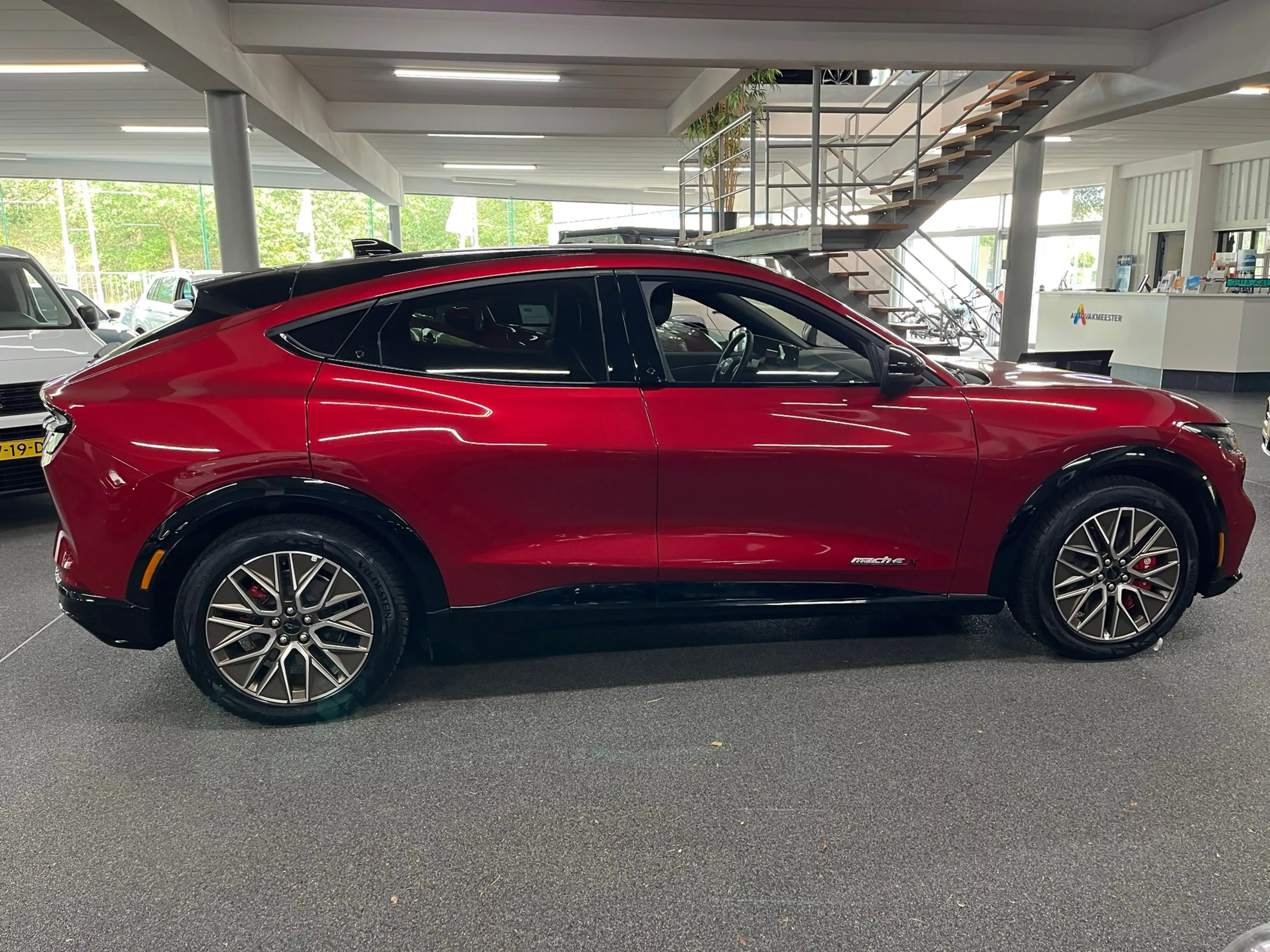 Ford Mustang Mach-E Extended Premium RWD 91 kWh / NL auto / Eerste eig — photo 4
