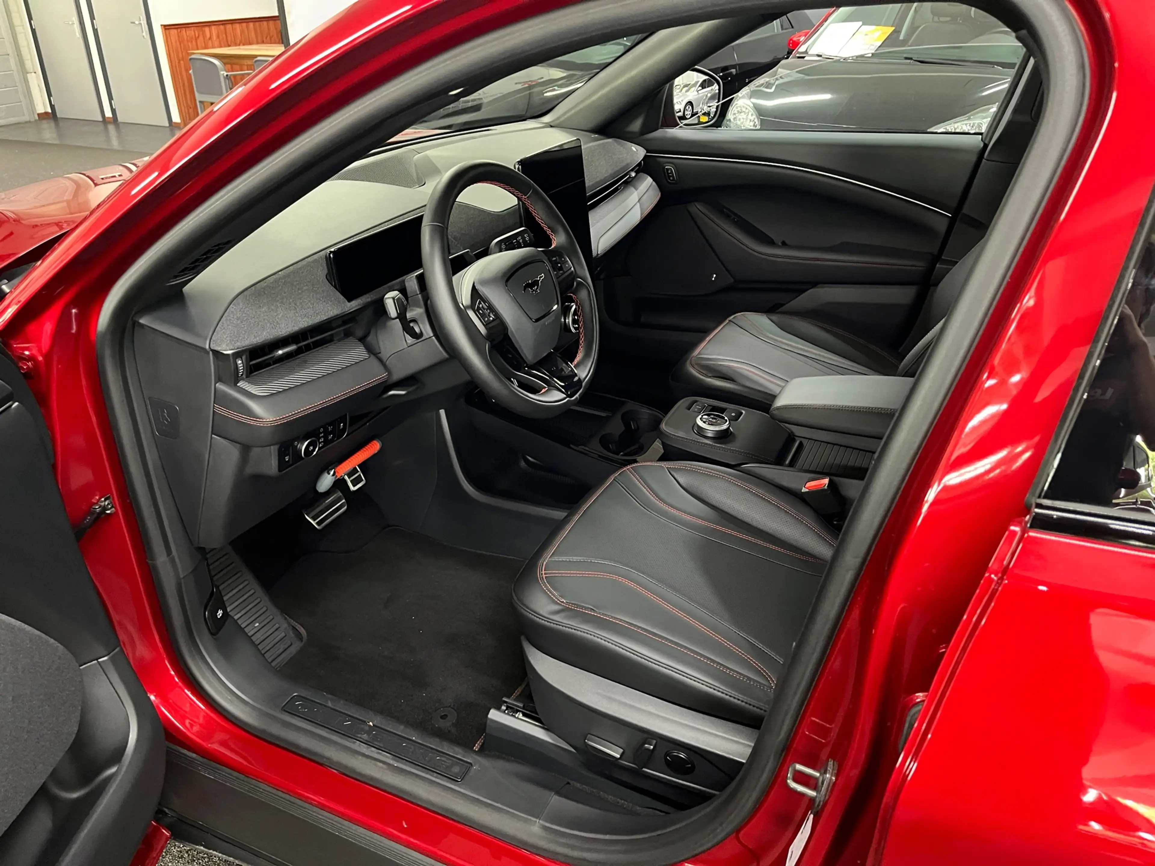 Ford Mustang Mach-E Extended Premium RWD 91 kWh / NL auto / Eerste eig — photo 10