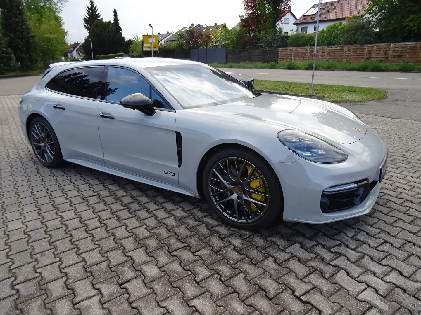 Porsche Panamera GTS Sport Turismo*Keramik,21´´Alu,Standh Grau - 2
