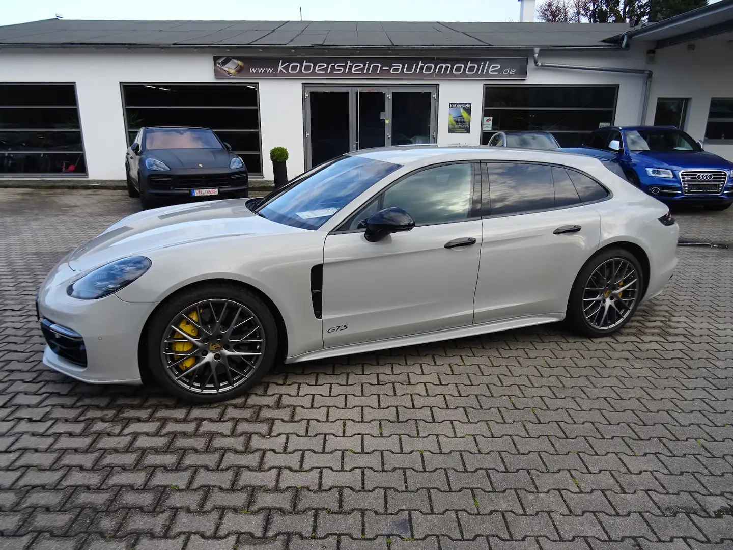 Porsche Panamera GTS Sport Turismo*Keramik,21´´Alu,Standh Grau - 1