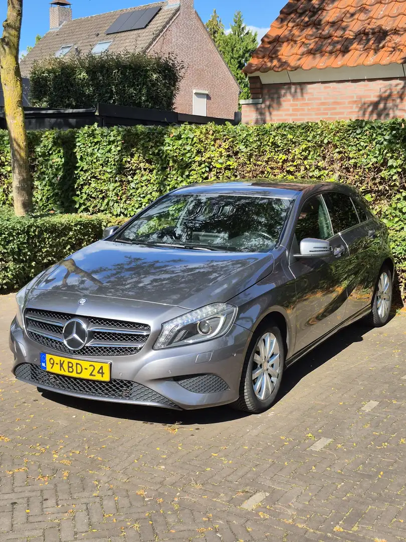Mercedes-Benz 180 1.6 Blue Efficiecy 2013 Grijs Szürke - 1