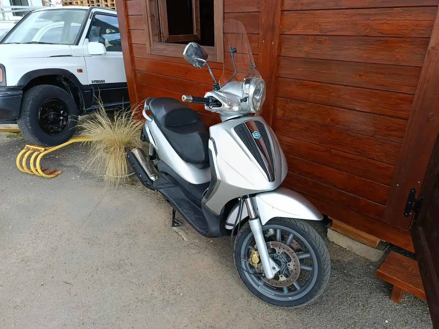 Piaggio Beverly 400 Plateado - 1