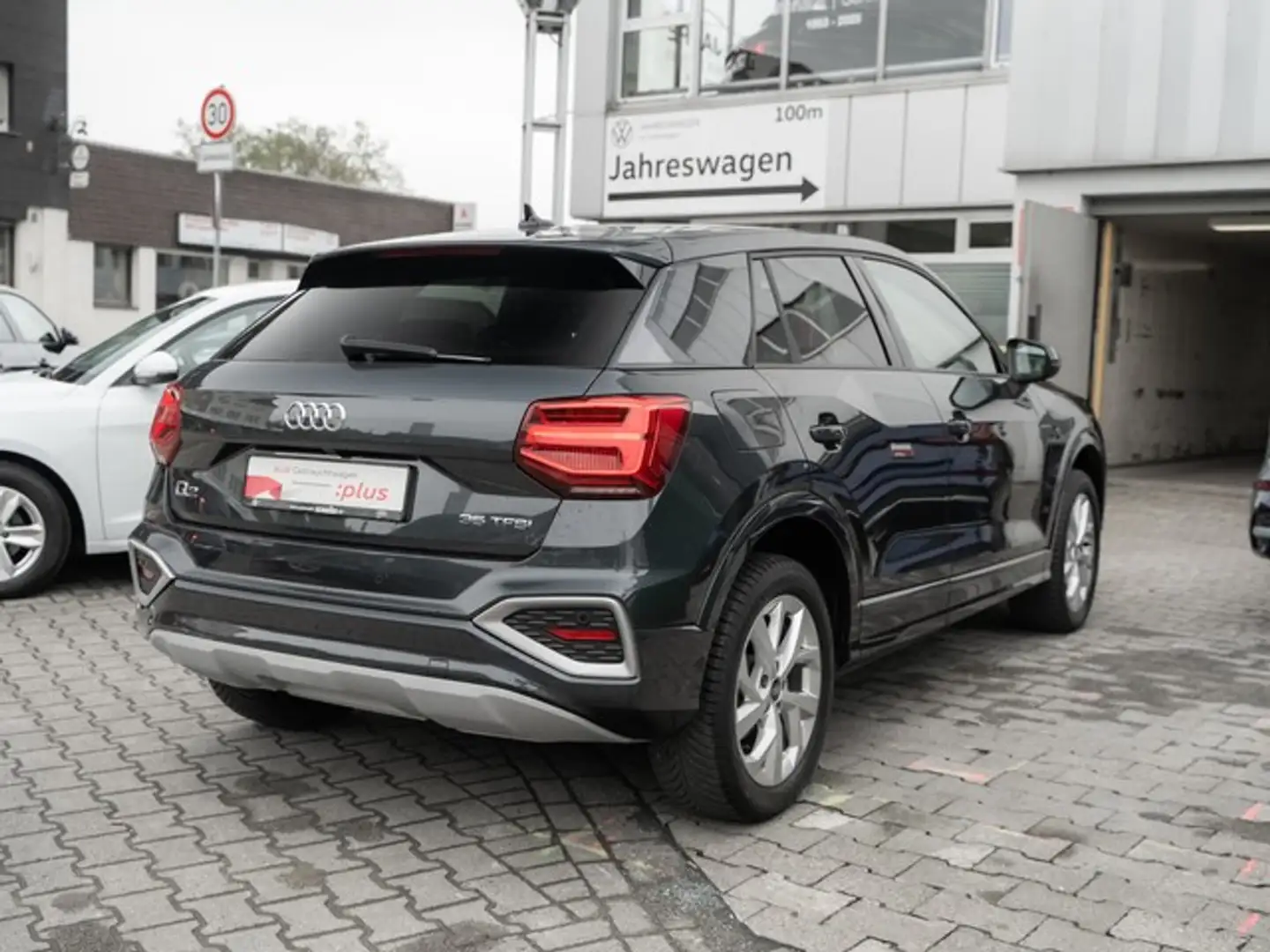 Audi Q2 35 TFSI Advanced S line LM17 Navi+ ACC GJR Kamera Grau - 2