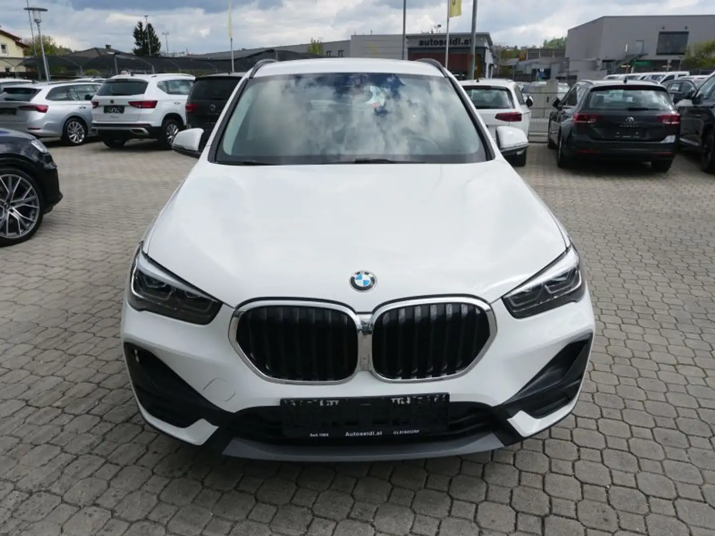 BMW X1 sDrive 18d Aut. *2022er+LED+NAVI* Weiß - 2